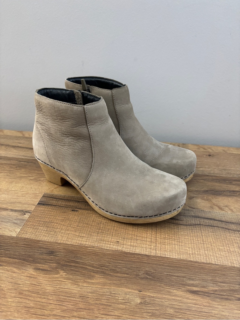 Dansko Maria Leather Side Zip Ankle Boot Gray Nubuck Women’s